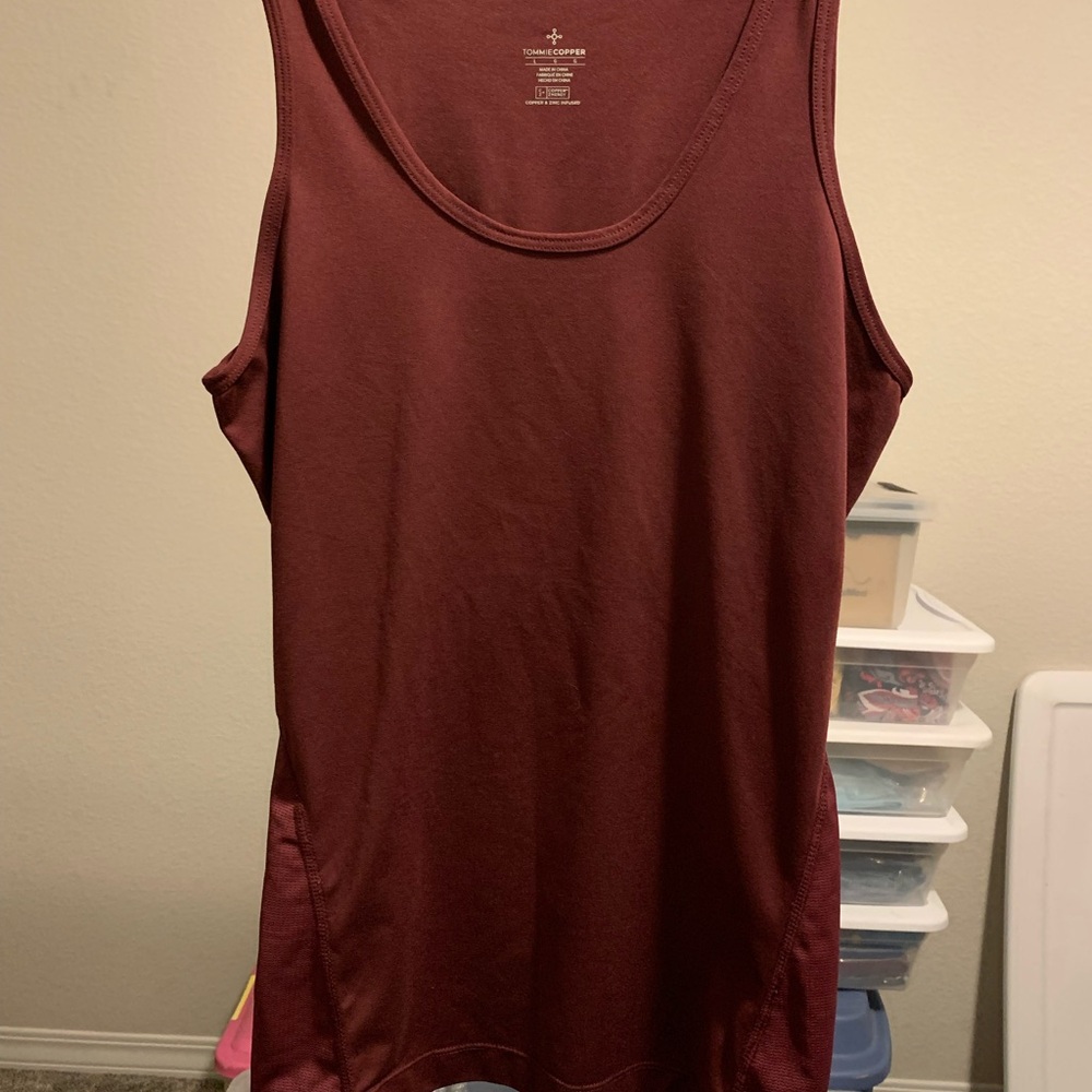 A-27 Red Sleeveless Back Support Tank Top by Tommie Copper size L